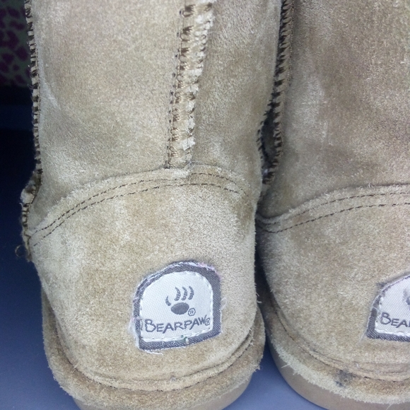 Bearpaw Girls Emma Short Mushroom Suede Shearling-lined Boots - Picture 7 of 14